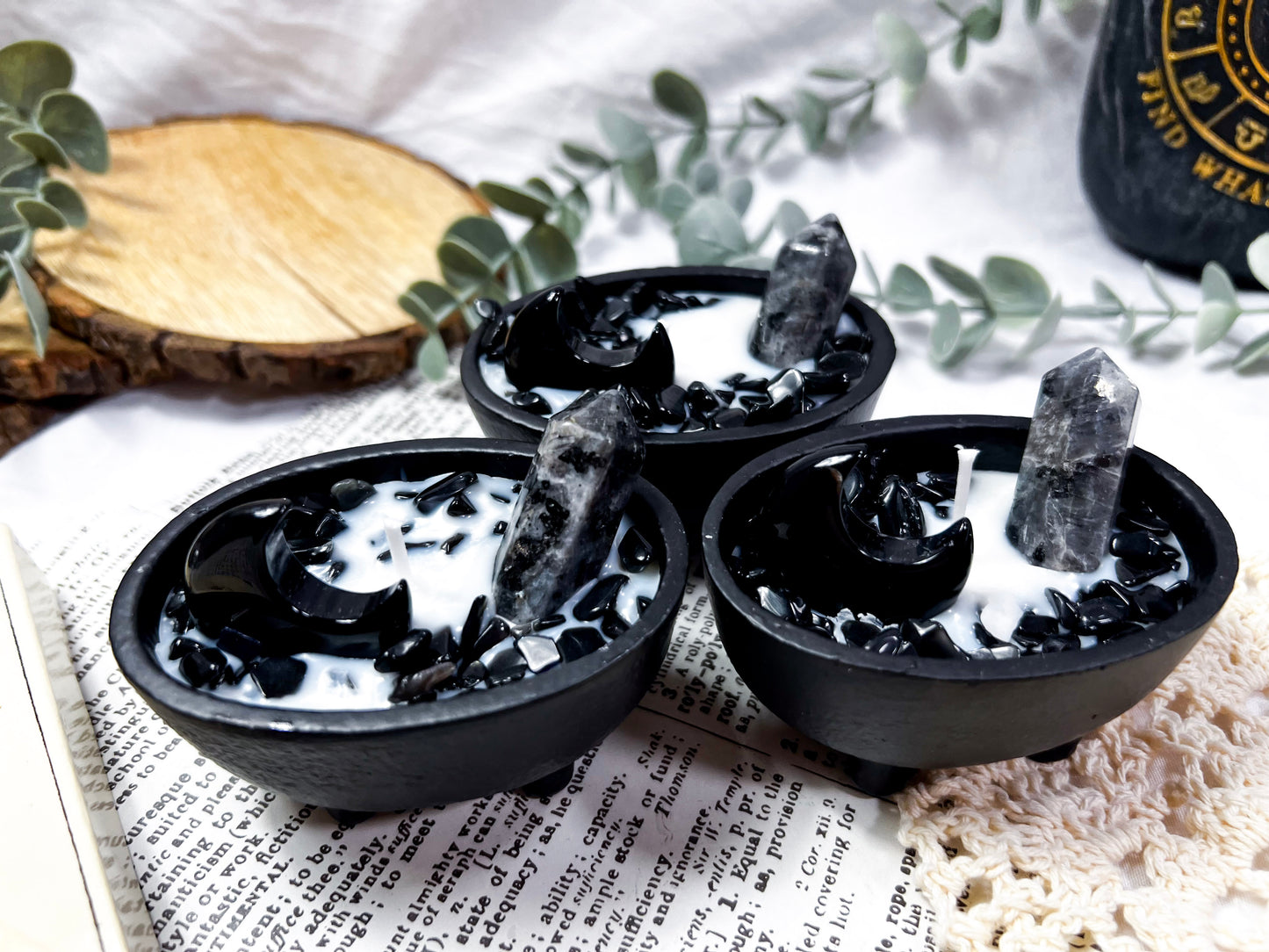 Lunar Essence | Small Cauldron Candle