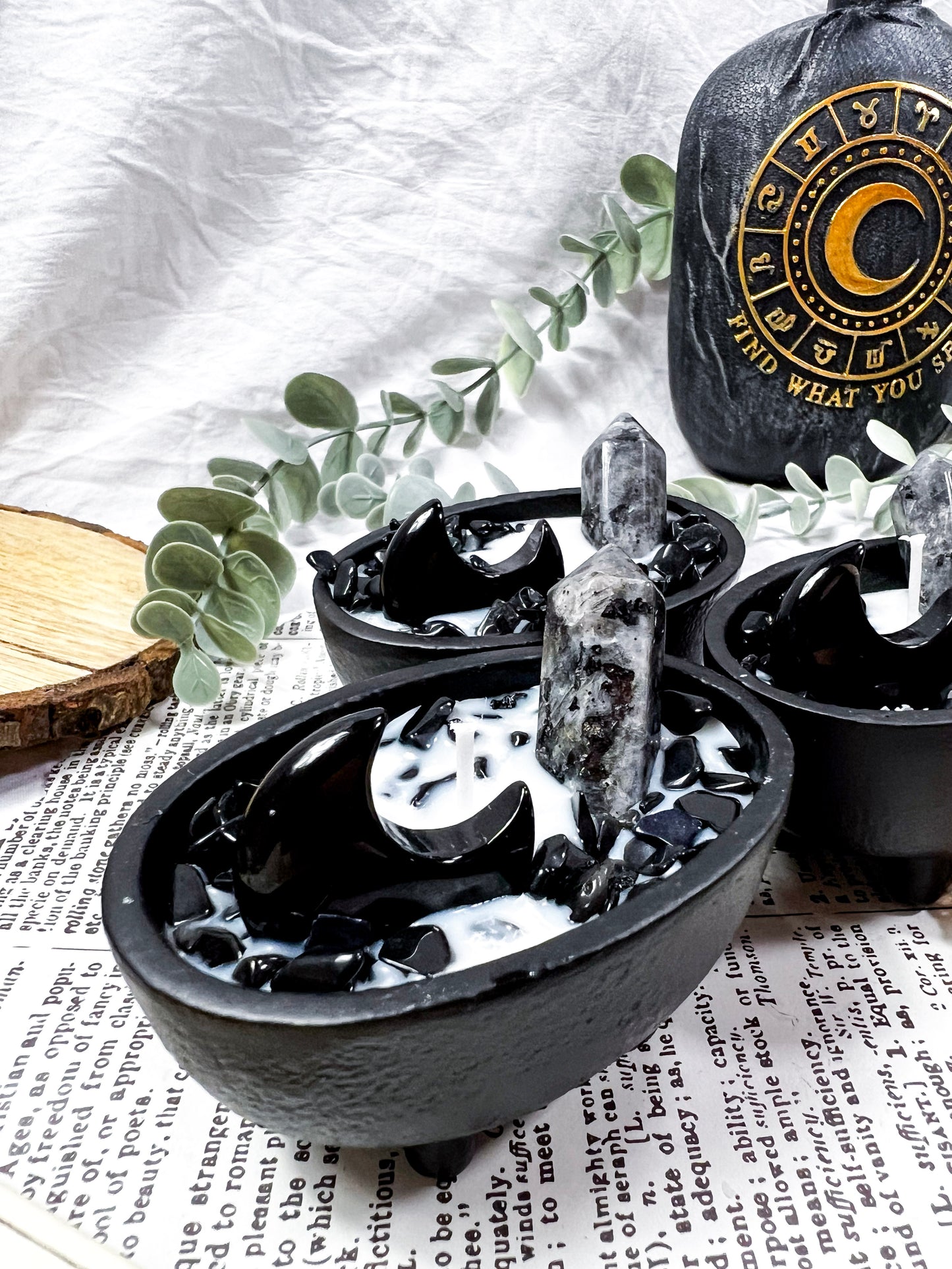 Lunar Essence | Small Cauldron Candle