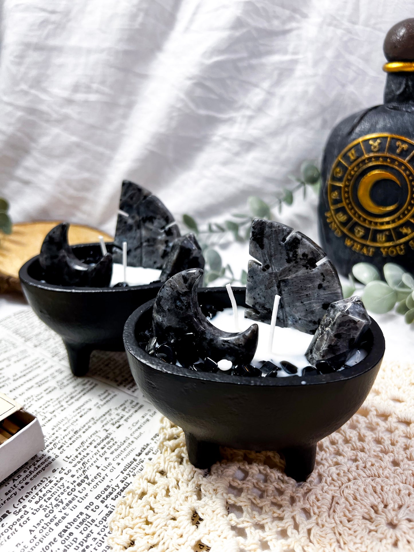 Whispering Flame | Medium Cauldron Candle