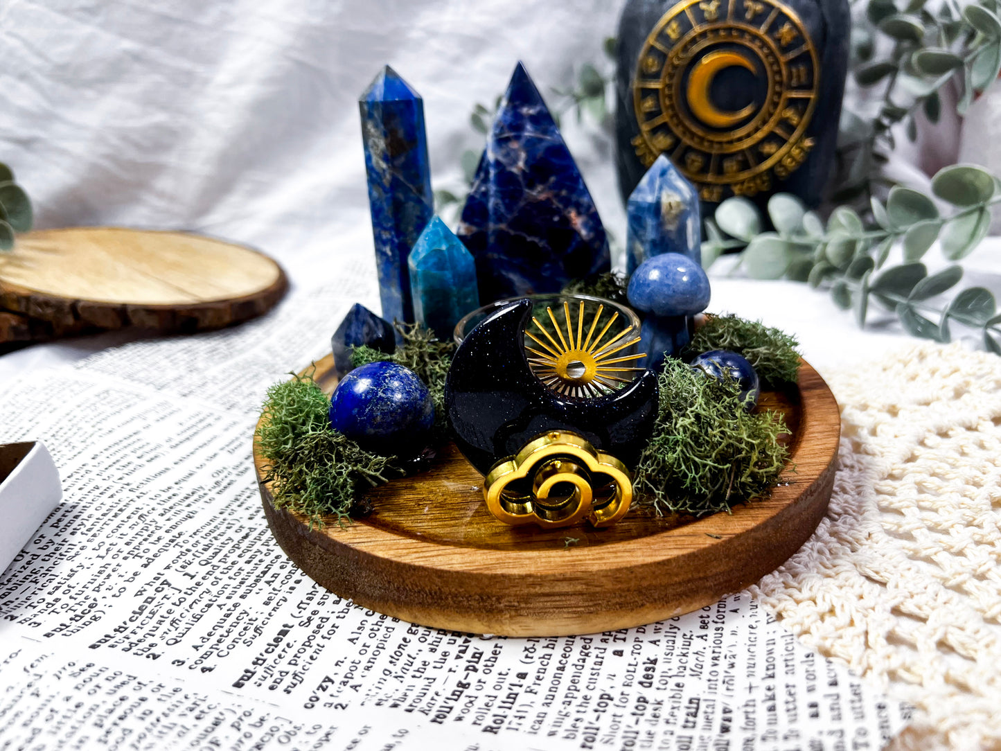 Astral Glowstorm | Round Altar