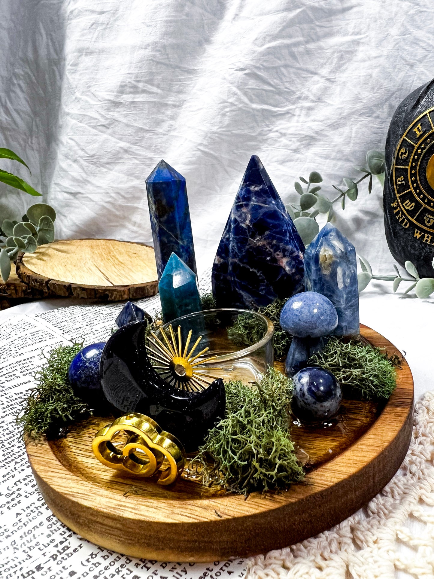 Astral Glowstorm | Round Altar